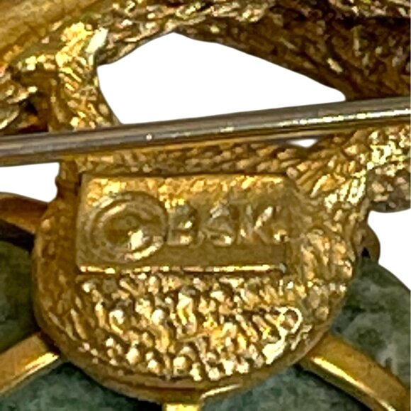 BSK Vintage Pin Textured Twisted Rope Knot Gold-Tone Brooch Green Stone Agate - Picture 2 of 9